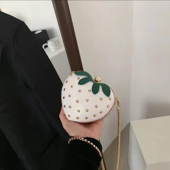 ✨️🤍 Mini WHITE Heart Shaped novelty Bag, Strawberry Design Rivets  Crossbody 🤍 - Picture 8 of 8